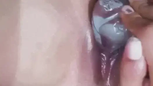 Mantasha Idrisi büyük büyük şişe ilk kez