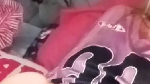 Yumruk sokma oyuncağı ile pembe ıslak görünüm