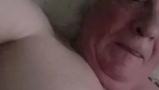 Yaşlı adam mastürbasyon yapıyor