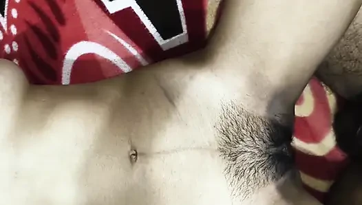 Hintli desi üvey kız kardeş üvey erkek kardeşiyle sert seks yapıyor ve amcık yalıyor büyük yarak videosu