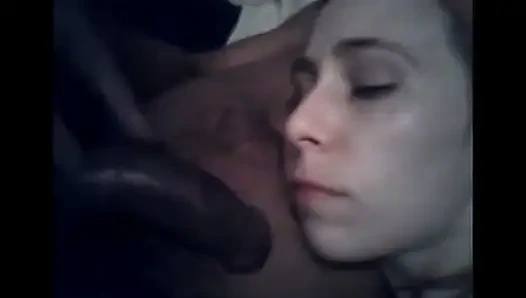 Lil Mary işerken sakso çekiyor