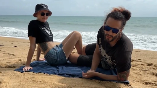 Çekinmeyen striptizli bir gece için hazır ol Tic Tac Toe