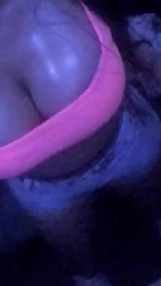 Marija büyük memeler fahişe