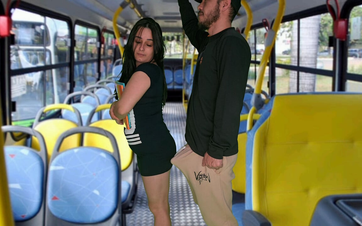 Öğrenci otobüste otobüsün içinde sikiliyor!