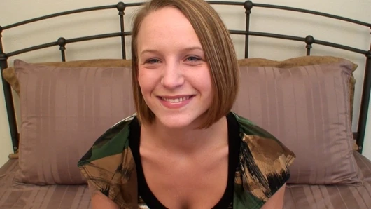 O sadece 19 yaşında ve şişman bir horoz derin boğaz edebilir