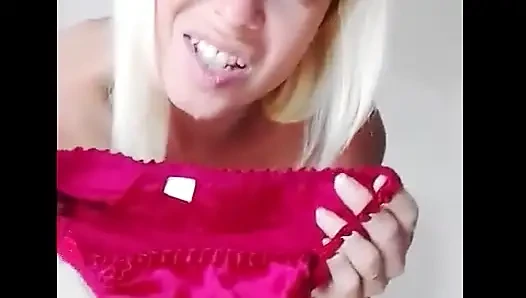 Saten ve ipek külot deniyor
