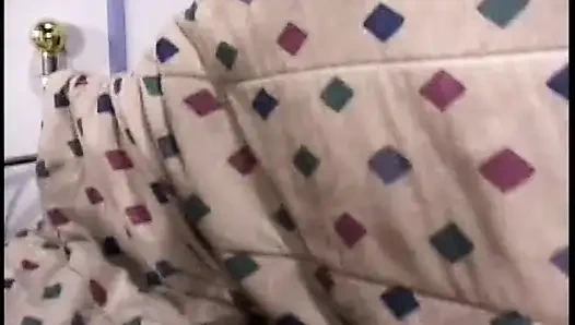Büyük götlü kızıl saçlı orta yaşlı seksi kadın 4 azgın adam tarafından grup sekse bayılıyor