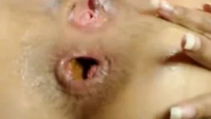 Colombian kam model squirts w yapay penis içinde göt