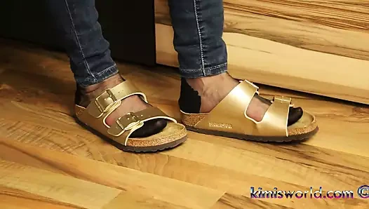 Altın mules ve siyah naylon çorap - şehvetli ayakkabı çıkarma