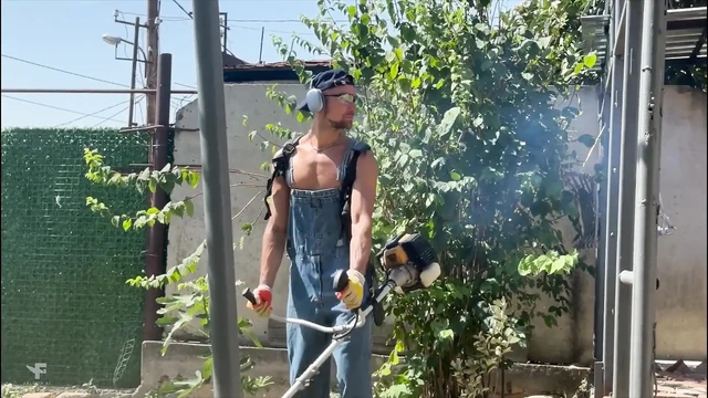 Bahçıvan beni uyandırdı ve kendimi bahçede salıncakta ona verdim