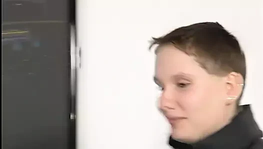 Hanna mit Koerbchengroesse XXL beim Casting