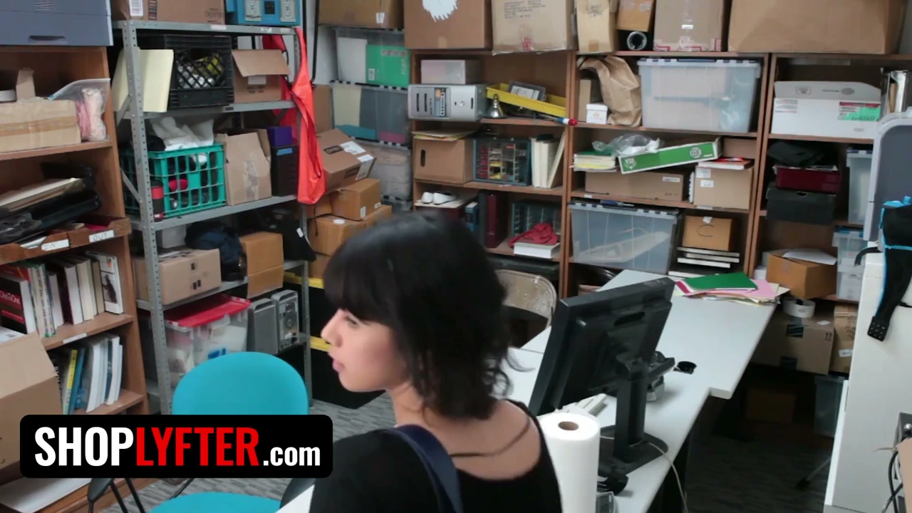 Shoplyfter – Penelope Reed Becomes the New Favorite Crook of Perv Lp Officer to Fuck in the Backroom