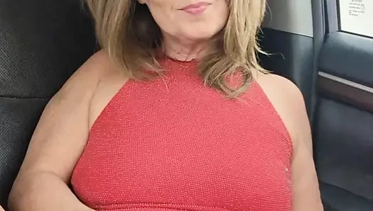 Şimdiye kadarki en ateşli orta yaşlı seksi kadın - seni arabamda baştan çıkarmama izin ver