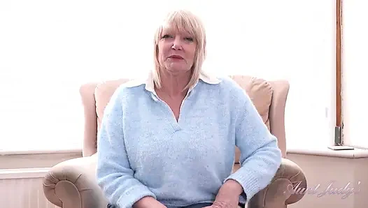 Auntjudys - büyük memeli olgun orta yaşlı seksi kadın Bayan Amy ile seksi bir röportaj