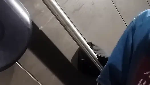 Boşalmak için yarağıma tükür