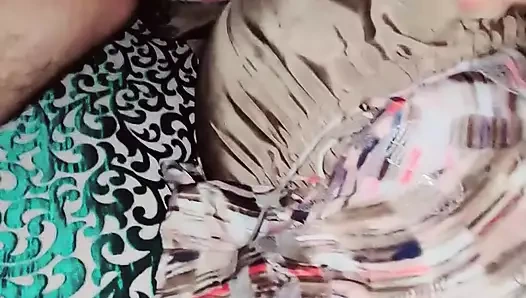 Bhabhi ki kamar k sath khela aur bhabhi ne mere lund dekha