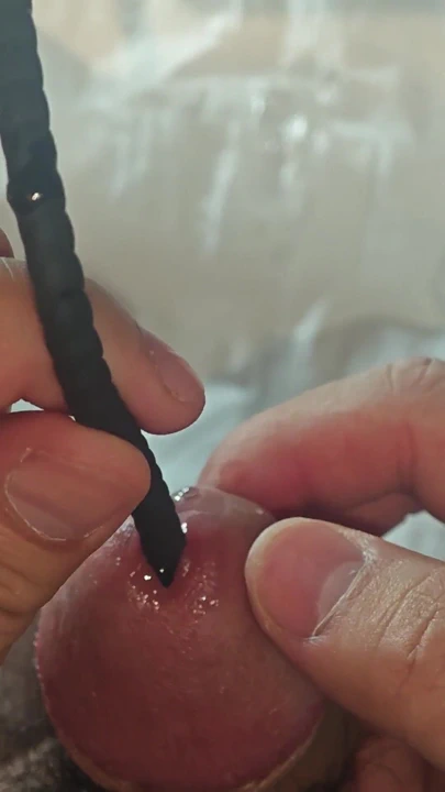 Ekstra uzun içi boş derin üretral çubuk, 30 cm, prezervatife boşalma, yarak sokma ve ses. Tam video | Klip 1