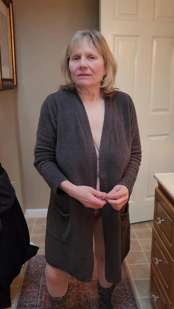 Я ГОРЯЧАЯ ГОРЯЧАЯ ГОРЯЧАЯ БАБУЛЯ!  Проверь меня!