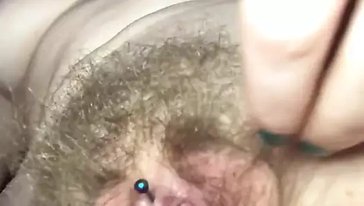 Amcık dansı partisi! Bakış açısı doğrudan yüzümün üzerindeyken minge'imin müzikle zamanında dans etmesi için kıllarımı kullanıyorum