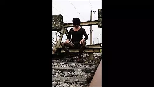tren yolunda twinks