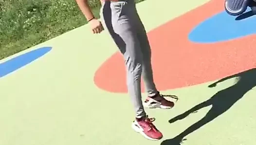 elle muscle son petit cul