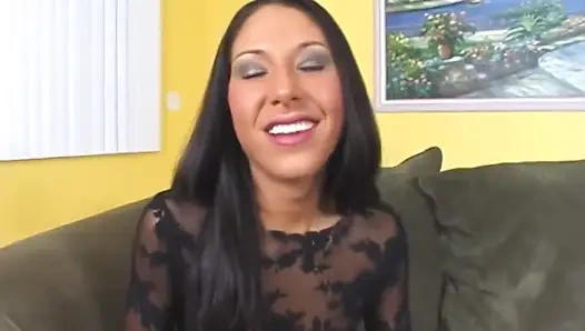 Olgun esmer üçlü dil saldırısından sert fışkırtıyor