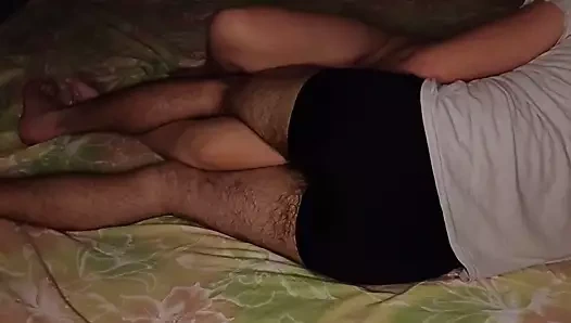 Islak bir kedi ile busty güzellik birden fazla orgazm deneyimli - lüksorgazm