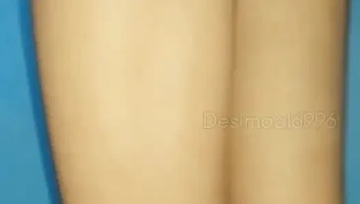 Sidik içen edepsiz fahişe Hintli ile sakso seksinin tadını çıkarıyor