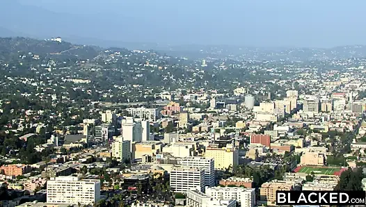 Blacked büyük zenci yarağı meraklısı minyon üniversite öğrencisi Selena Love patronun büyük yarağına karşı koyamıyor