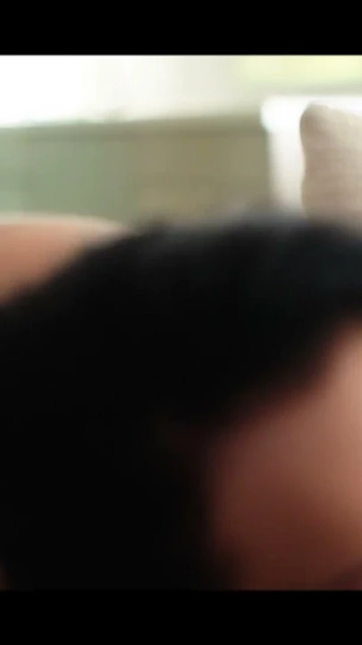 Seksi hatun sıkı amını üzerinde zıplatmadan önce şişman bir yarağı emiyor | Klip 2