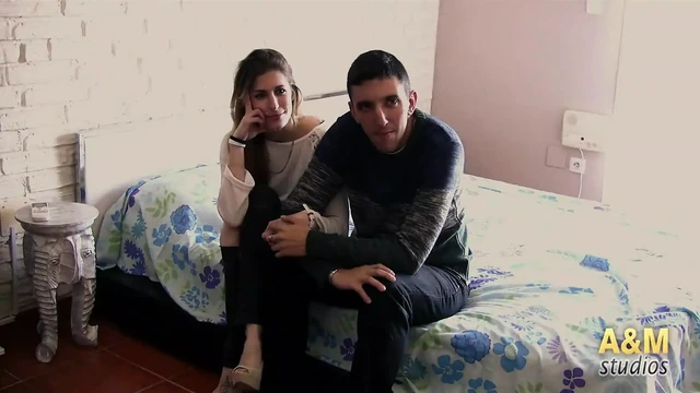 Lezzetli İspanyol genç kız erkek arkadaşıyla sikişiyor