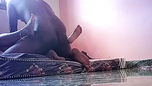 Üvey erkek kardeşim beni evde kimsesiz sikmek istiyor