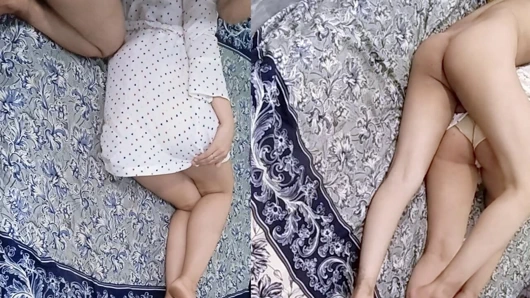 Koca evli kadın yatak odasında domaltarak sikişiyor Hintli seksi ev hanımı