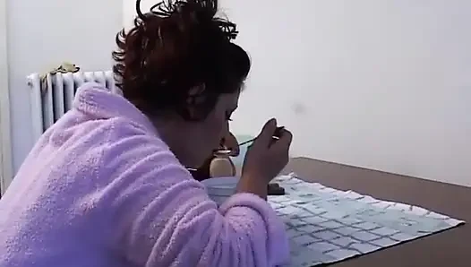 Tuvalette yoğun bir şekilde sikiliyor