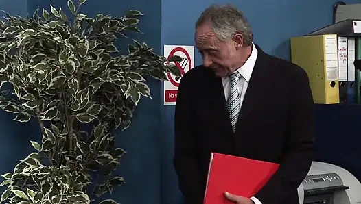 Amcık yalama büyük siyah amcığı parmaklıyor sikişiyor