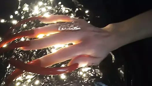 Seksi uzun tırnaklı bayan l.