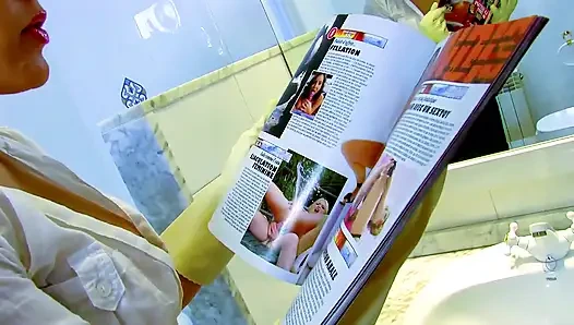 Shannya banyoda yumruk sokuyor