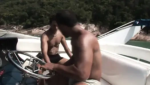 Teknede ateşli eşcinsel seks