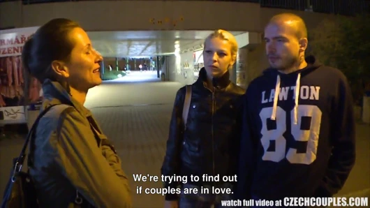 Güzel Çek çifti gf değişimi için para alır