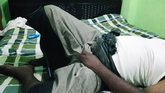 Komşunun güzel baldızı kocasının evde olmadığı için içinde olduğu pisliği temizlemek için kayınbiraderi aradı.