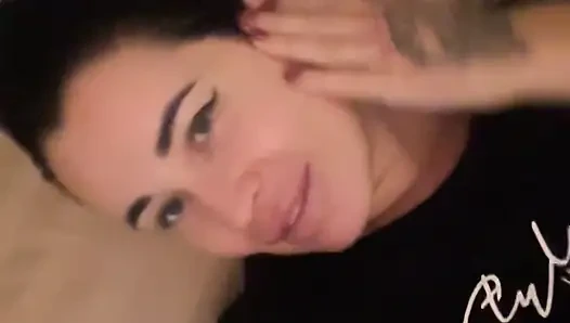 Büyük götlü Rus evli kadın kocası işteyken kendini sikiyor