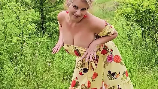 У этой домохозяйки большие сиськи, подборка от ONLYFAN PAGE