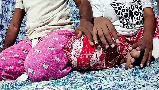 Üvey kız kardeş ve üvey erkek kardeş odada seks yapıyor 28655