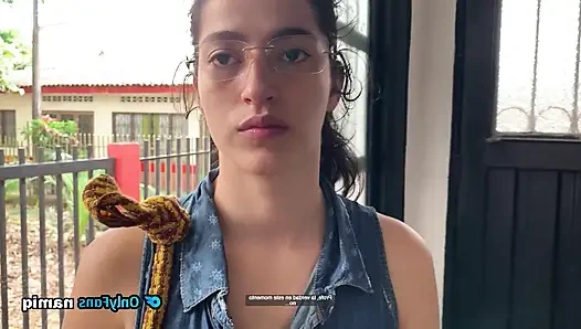 Üvey kız kardeşim azgın ve yarak istiyor