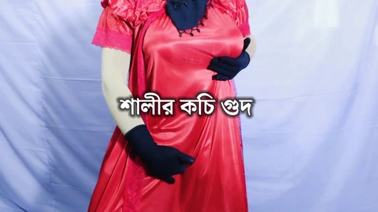 Bangladeşli Sundari Rita yenge