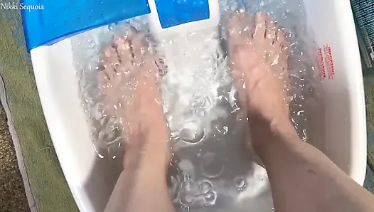 Ayak sırılsıklam ayak parmak kıpırdatıyor