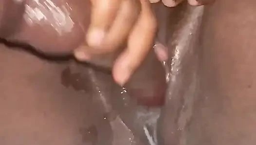 Büyük dildoyla amımı sikiyorum büyük klitorisimi ovuyor sert boşalıyorum