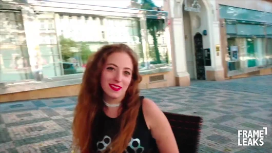 Egzotik İtalyan Saritha Olivieri Luca Ferrero'nun büyük yarağını alıyor