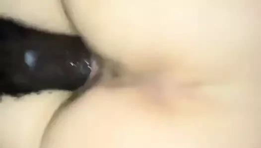 Komşunun kızı beni görmeye geliyor.