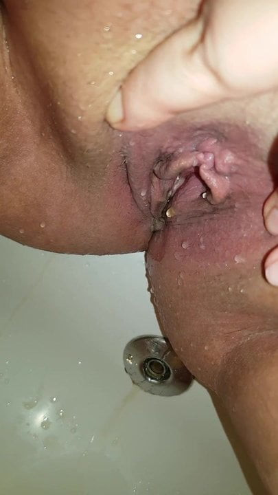 Bbw altın duş işeme içinde küvet